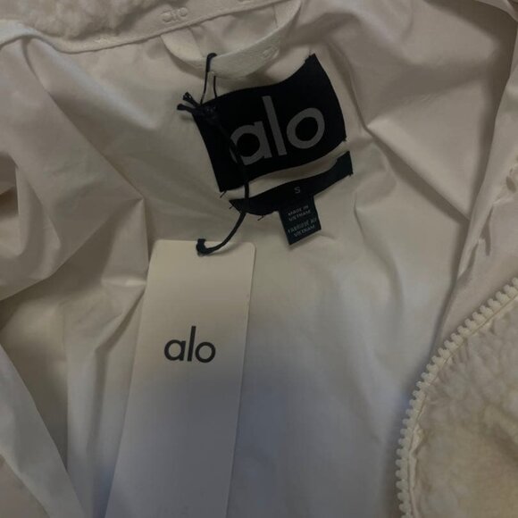 Alo Yoga Women's White Sherpa Edge Bomber Size S-L - Picture 8 of 15